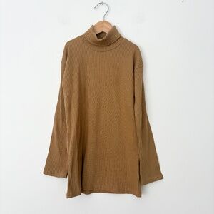 The simple folk ribbed turtleneck